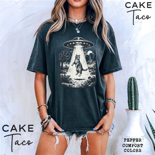 UFO Beaming up Cat Shirt, Kitty Alien Abduction Tshirt, Cute Kitten Tee, Retro UFO Shirt, Vintage Cat Tshirt Cat Meme Tshirt 90s Graphic Tee - Etsy