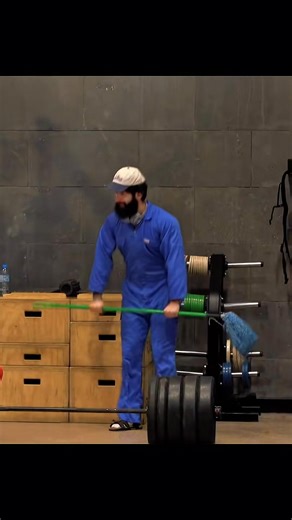 Secret Powerlifter Disguised as Janitor Shocks the Gym 💪#anatoly #prankvideo #gym #fyp | Helen Blake