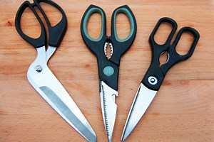 What Is The Middle Part Of Kitchen Scissors For?