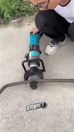 Bending process of threaded steel bar with handheld bender