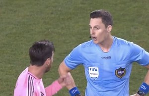 Lionel Messi u nervozua me gjyqtarin, nuk i ndali faul në minutat e fundit