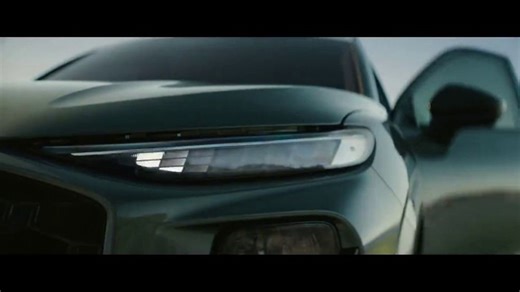 2026 Audi Q3 TV Spot, 'Sí la vida' con Morgan Freeman, Chase Infiniti [T1]