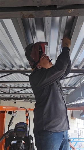 INSTALLING RTU FRAMING 4X4X1/4 ANGLE IRON #entrepreneur #ironworker #welding