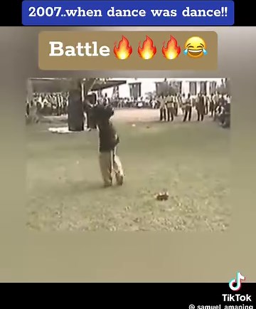 🇬🇭The golden age of SHS dance in Ghana. That back flip-crip walk at the end was nuts 😳 | Kenneth Awotwe Darko