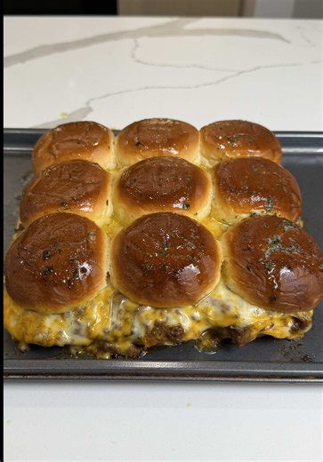 Cheeseburger Sliders Recipe for Game Day (Easy 15-Min Bake)