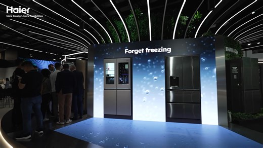 ⚽ LFC legend Michael Owen surprised fans at the Haier booth at IFA!Explored the booth, every moment full of excitement💥Let’s experience Haier smart living alongside #michaelowen🌟#Haier #IFA2025 #NaturallyConnected #PlayWithTheNumberOnes | Haier