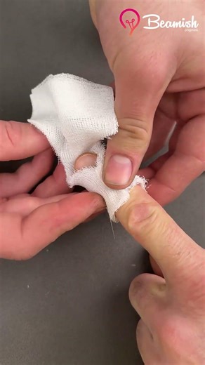 Simple Trick to Bandage a Injured Finger 🩹 #easy #finger #bandage #trick