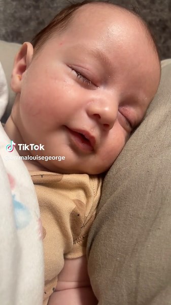 Its a hard life … 👀😂 #newborn #smiley #fyp #newbornbaby #Smile #sleepy #sleep #fallingasleep #7weeksold #baby #babyboy #babyfever #mum #mumlife