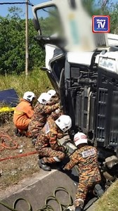 Kelindan maut, lori kontena terbabas di Jalan Raya Timur Barat | Harian Metro
