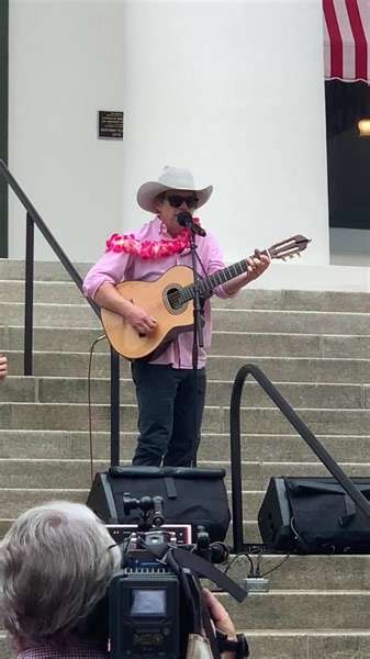 Thank you Scotty Emerick for playing, helping celebrate the great honor the State of Florida extended to Jimmy and all his fans. Scotty hails from the beautiful Vero Beach for the trivia fans out there. #floridays #JimmyBuffettDay | Jimmy Buffett and the Coral Reefers