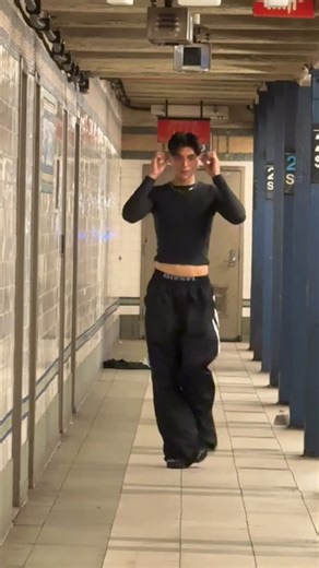 Taiga. on Instagram: "#catwalk #horsewalk #nyfw #modelwalk #aura #malemodelwalk #runwaymodels #catwalk"