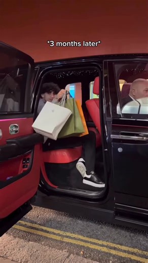 DropCourse on Instagram: "Course selling is the only way 🤝 #entrepreneur #onlinebusiness #sidehustle"