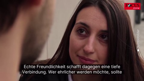 Laut Psychologie gibt es einen Unterschied zwischen Freundlichkeit und Höflichkeit – die meisten Menschen bemerken diesen aber nicht