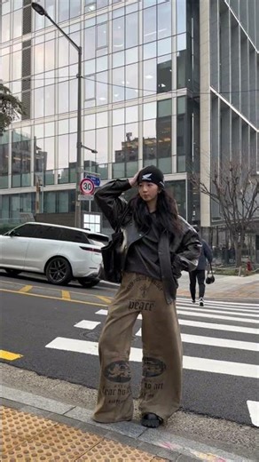 Smooth Outfit Transitions on the Streets of Korea | Cinematic Phone Gimbal Shots