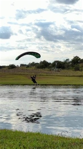 Freestyle has begun! 💦 Icarus Canopies by NZ Aerosports athlete Leigh Mccormack, on round 2 of competition this morning at Sydney Skydivers. Freestyle trick: Cowboy 🪂: Petra 79 🎥 Calder Chernoff #swoop #swoopfreestyle #canopypiloting #skydivingaustralia | Australian Parachute Federation