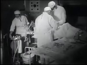 D'une capacité de 780 lits, l'hôpital Avicenne a ouvert ses portes le 1er mai 1954. Au cours de l'année 1954, seuls les services de médecine ont été aménagés et ce n'est qu'à partir du mois de janvier 1955 que la formation fonctionnera au complet. Sur le plan extérieur Construit sur une superficie de 4.500 m2, il comprend deux sous-sols et six étages au-dessus du rez-de-chaussée, totalisant 24000m2 de surface couverte. - 20 kilomètres de canalisation de plomberie; - 30 kilomètres de fils électri