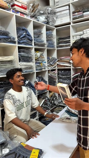 jawab do aur iPhone Pao 😱#youtubeshorts #shorts