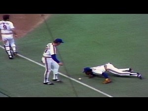 KC@SEA: Randle blows ball foul but Otis gets to first