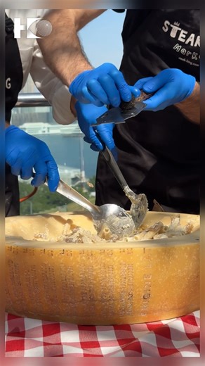 Italian food festival brings homely gourmet to HK Steak King Market has partnered with Italian producer Inalca to launch an Italian Food Festival across Hong Kong and Macau. The event highlights artisanal hams, cheeses, pasta and more, offering authentic flavours delivered directly to local homes at accessible prices. Running until March 2026, the festival is supported by cooking tutorials and guides to help home cooks recreate classic Italian dishes. #Foodie #FlatIronSteak #FoodieCulture #WineP