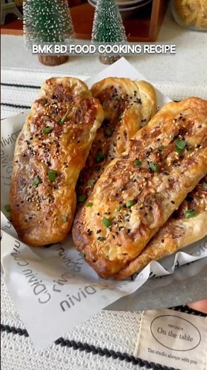 Crispy & Buttery Garlic Bread | Easy Homemade Recipe Tutorial