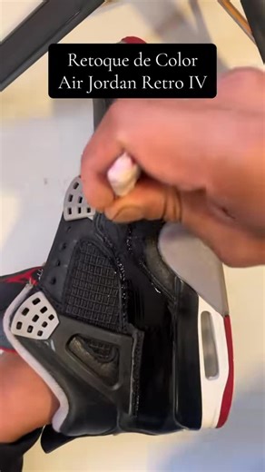 SO FRESH SO CLEAN SNEAKER WASH SERVICE 🫧 on Instagram: "Retoque de color Air Jordan Retro IV"