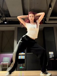 CHIQUITA’s solo dance practice 🐈‍⬛ #BABYMONSTER #베이비몬스터 #ベイビーモンスター #CHIQUITA #치키타 #YG