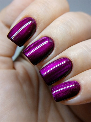 Queria ficar com essa esmaltação pra sempre 🥹💜 Você usaria? @Esmalte Colorama 🌈 @Hits Esmaltes @Risqué BR #magneticnails #purplenails #esmaltemagnetico #barbiecolorama #unhasroxas