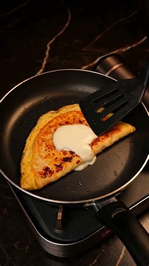 Satisfying Omelet Fold ASMR #foodasmr #shorts