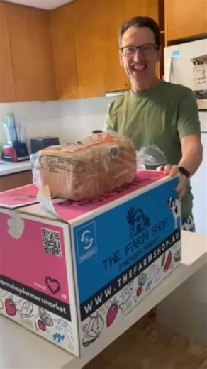 I don’t think I could smile any broader watching this!!! This just made my day 🤩🤩🤩 . Do ❤️ some customer ❤️!!! . 🌟🌟🌟🌟🌟 . #FreshFromTheFarm #SupportLocalFarmers #FarmToPlate #EatLocalBuyLocal #FarmFreshQLD #LocalFarmersMarket #HealthyFamilyMeals #MumLifeMeals #QuickAndHealthy #MealPrepMadeEasy #FamilyFoodGoals #HealthyEatingForKids #LoveLocalQLD #SustainableEating #ShopSmallAU #SupportSmallBusinessQLD #EcoFriendlyLiving #FoodieFinds #HealthyLiving #FreshIsBest #ShopLocalAU #FarmToTableLov