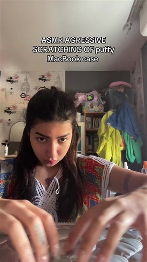 I love kinda chalky crispy scratches they’re the ones that give me the most tingles #asmr #scratchingasmr #fastandaggressive #lofiasmr #asmrcommunity