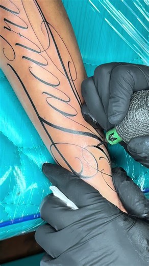 Mastering Lettering: Tattoo Style Tips from Loswiththepen