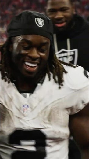 "Get off me!": All love for Deuce after his tuddy