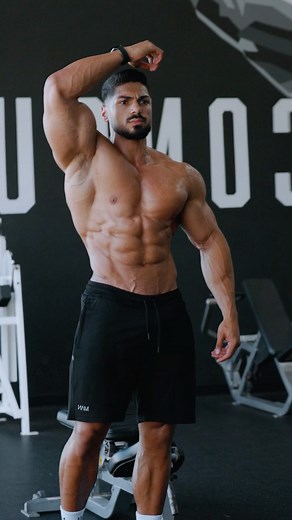 Andrei Deiu' on Instagram: "wake up, mix your fat burner, cardio,abs & flex 💪🏽 @evogennutrition fat burner (lipocide & carnigen) is a must have stack to speed up your shred szn. code ‘Andrei’ 🧬"