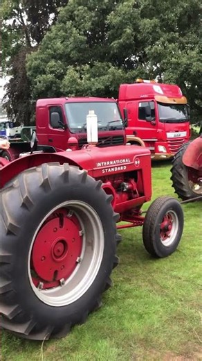 IH McCormick B450 towing International W9