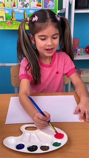 💖 Fun Heart Art with Mom’s Makeup! 🎨 #shorts #kidsart