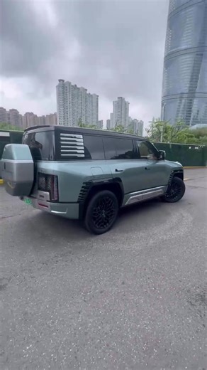 ⚡ The BYD U8 isn’t just an electric SUV — it’s a masterpiece of motion engineering. Each wheel is powered by an independent motor, enabling torque vectoring, ultra-precise control, and the ability to rotate 360° on its own axis. A perfect synergy between AI-driven dynamics, electric propulsion, and smart traction management. This isn’t only about power. It’s about synchronization, balance, and intelligent response — a new era where performance meets precision. 🚘 A luxury vehicle that redefines 