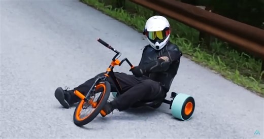 Ha a háromkerekű bicikli szerinted ovisoknak való, nézd meg ezeket a downhilleseket!