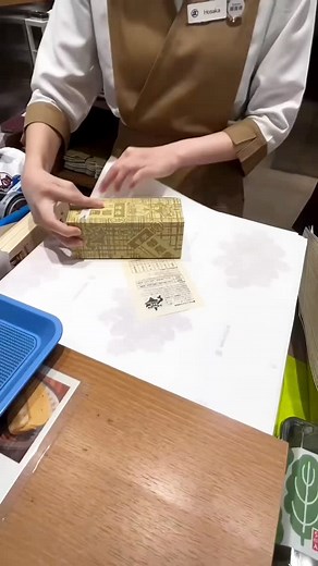 350 reactions | Japan’s Cleanest Gift Wrap Method 裏 | Facctsall | Facebook