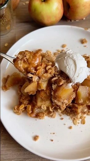 EASY Delicious Vegan Apple Crisp! 🍎 🍂