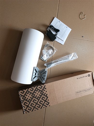 Le MikroTik mANTBox ax 15s (modèle L22UGS-5HaxD2HaxD-15S) est une station de base extérieure bi-bande Wi-Fi 6 conçue pour les déploiements point-à-multipoint à haute capacité. #mikrotik #wifi_zone #starlink #wifi6 #mikhmon_pro