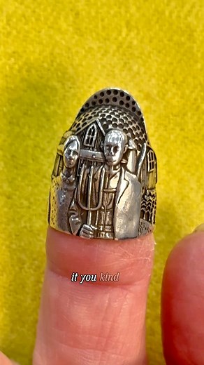 ✨ROLL CALL - American Gothic Thimble✨The American Gothic Open Nail Thimble is the perfect tool for the professional seamstress. Crafted from genuine 925 sterling silver, it's durable and robust, giving you long-lasting protection while offering superior control and accuracy. Licensed with a copyright, this thimble is a must-have for your craft-making needs. The original American Gothic painting by Grant Wood was painted in 1934, the year Jan's parents were born. The house from the painting is 12