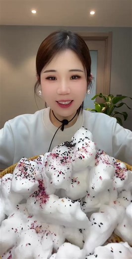 Delightful Ice ASMR Experience with Crunchy Sounds