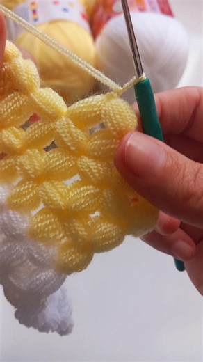 ~edaninliflerii~ on Instagram: "Puff stitch crochet tutorial coming 🧶 Step by step, easy and beginner friendly. Handmade with love 🤍💛 #crochet #crochettutorial #puffstitch #handmade #reels"