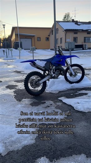 Yamaha YZ125 and iPhone 15 Pro: A Perfect Combo