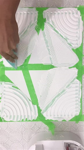 You can’t tell but let me tell ya, I had to really measure out where to tape the canvas to fit all the curves 😅 #texturedpainting #foryou #mixedmediaart #texturepaste #canvaswallart #minimalist #texturepainting #texturedart #texturedartguide #texturedwallart