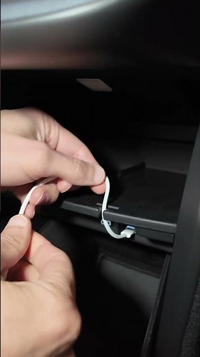 Inductive or cable charging? Middle shared glovebox in the Volvo EX60 with cable hole