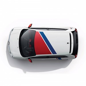 4.9K views · 148 reactions | Pour célébrer l’arrivée de notre nouvelle Renault Twingo, nous nous associons à la marque du sport français le coq sportif et passons en mode Bleu-Blanc-Rouge.  Encore une fois, nos couleurs font la différence ! #RenaultTWINGOLeCoqSportif ▶️ https://bit.ly/2FU3hxB | Renault Group | Facebook