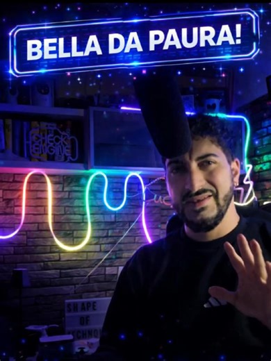 😂🌈 La striscia LED che trasforma casa tua in un mini club Questa striscia luminosa a neon RGB la colleghi via USB… e boom: atmosfera immediata. Cambia colore, si controlla con l’app, va a ritmo di musica e rende scrivania, TV o stanza molto più interessanti di prima 😎 La accendi “solo per provare” e finisci per lasciarla sempre accesa. Succede. #LED #SmartHome #TopPicks #Inverno #Fyp