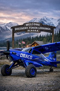 Bush flying with the DRACO at Discovery Yukon Lodgings in the Alaska–Yukon region. Rugged gravel strip, mountains and STOL vibes. Follow for more aviation content. #draco #bushflying #alaska #pilotlife #aviation #stol #bushpilot #yukon #plane #runway | Cap Tony Ochoa
