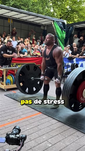 💪 Hypertrophie musculaire : comprendre ce que ressent ton muscle. 🔹 Volume de travail → stress métabolique → augmentation de la porosité membranaire → gonflement cellulaire → adaptation hypertrophique 🔹 Charge lourde → stress mécanique → micro-lésions des fibres de type II → réparation surcompensation 📌 Deux stress différents 📌 Deux voies physiologiques 📌 Un seul impératif : progression ❓Tu stresses quoi en priorité en ce moment ? Volume ou charge ? #musculation #hypertrophie #physiologie